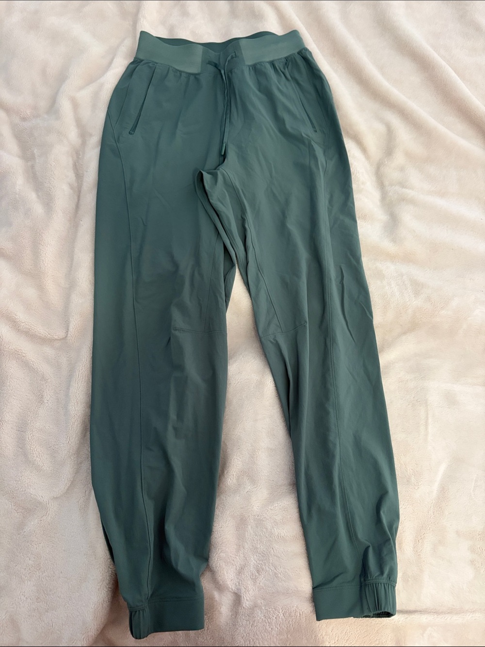 Lululemon Lightweight Jogger Pants in Deep Green
